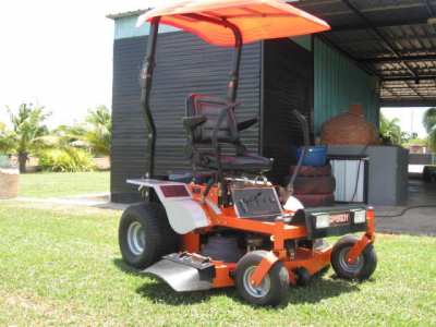 SPEEDY 50Z -ZERO TURN 50'' GRASS CUTTER.ONLY 1 YEAR OLD,(34 GENUINE HR