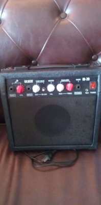 Travel / Practice Guitar 8 watt amp