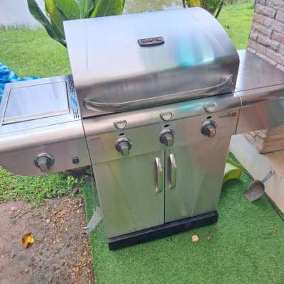 CharBroil Infrared 3 burner grill, lightly used inc. tank and