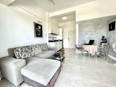 Lovely SEA side Condo ,9th floor,120 meters from big new BEACH ! 