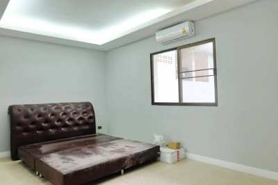 Town House for Sale New Renovated in Suwattana Garden VIllage 