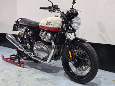 ROYAL ENFIELD - INTERCEPTOR 650 2019