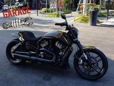 #SOLD# RidersDNA Custom Gold Carbon Harley Davidson V-rod Muscle 2009