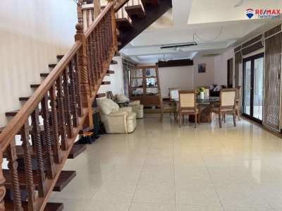 Two Storey Pool Villa for Rent in Jomtien