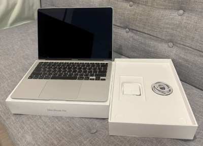 Selling MacBook Air M1 2020