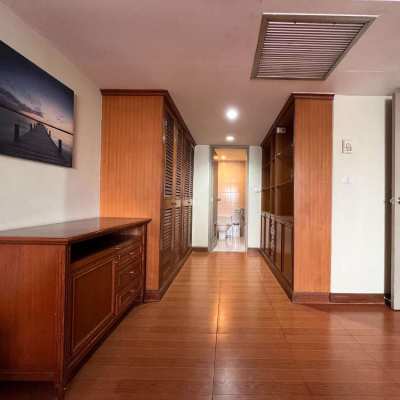 Direct Owner 1 Bedroom Unit at Omni Tower near BTS Nana for Sale