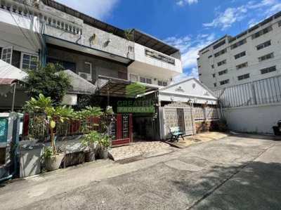 3-story Townhouse for sale Soi Charansanitwong Soi 5