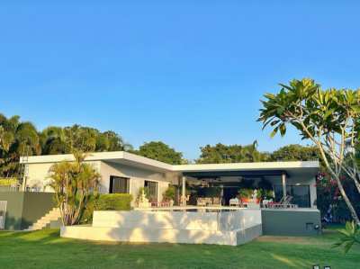 Modern style pool villa in Rawai 