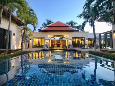 5 bedroom villa at Nai Harn Baan Bua Phuket 