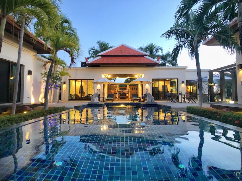 5 bedroom villa at Nai Harn Baan Bua Phuket 