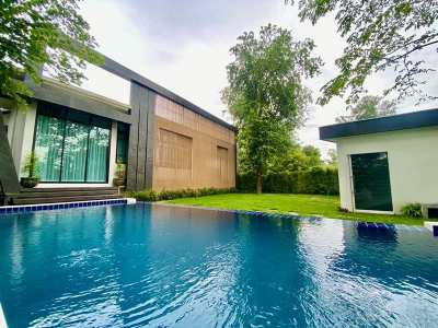 Modern Pool Villa Near Golf Course in Lamphun Experience modern luxury