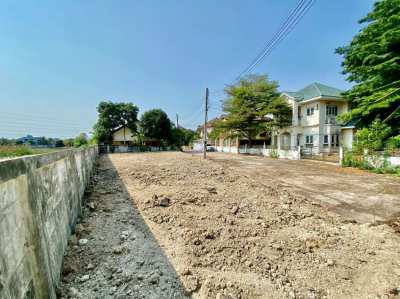 Direct Owner 72 Sq.wah Land in Mooban within Chonburi for Sale