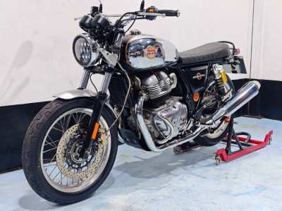 Royal Enfield Interceptor 650 - Silver Classic Style