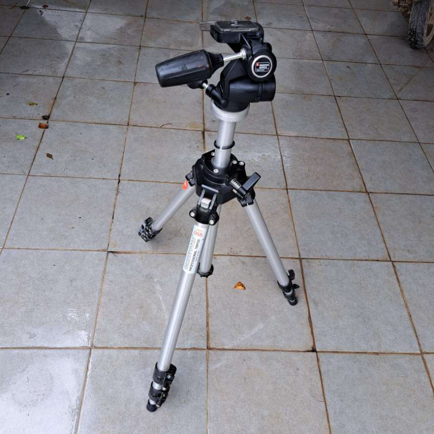 MANFROTTO ALT 055 TRIPOD with 804RC2 Head