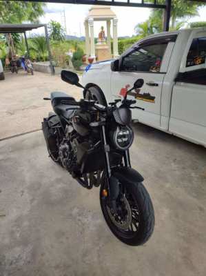 CB1000R to sell 2600km perfect condition as new