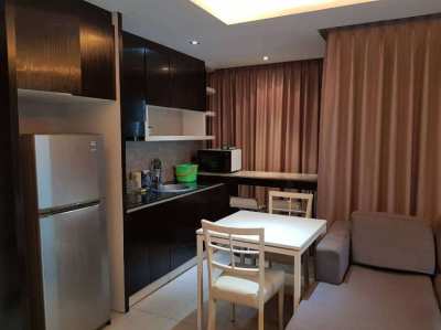 Condo 51 sqm Corner unit, High Floor for Rent Close to South Pattaya. 