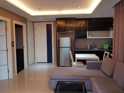 Condo 51 sqm Corner unit, High Floor for Rent Close to South Pattaya. 