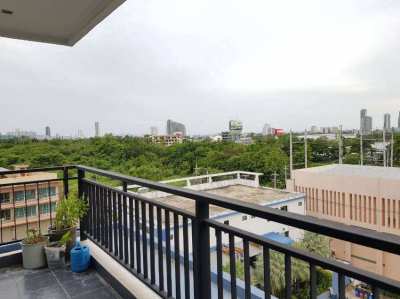 Condo 51 sqm Corner unit, High Floor for Rent Close to South Pattaya. 