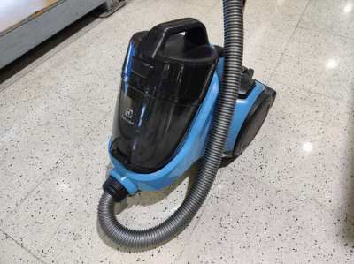 BAGLESS VACUUM CLEANER ELECTROLUX EC31-2BB