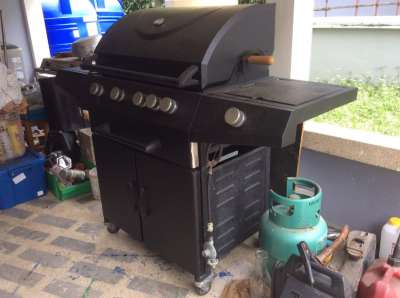 Gas grill