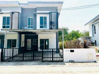 Cozy Townhome in Lavalle Town Huahin For Sale with Tenant!