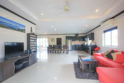 Baan Tawan Cha Am: Central 3 Bedroom Pool Villa (37829)