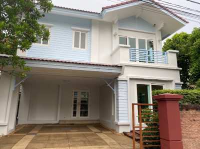 Ekamai Ram Intra Tollway single family home in gated community