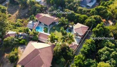 Property for sale with 2 houses & 2 swimming pools close to the beach