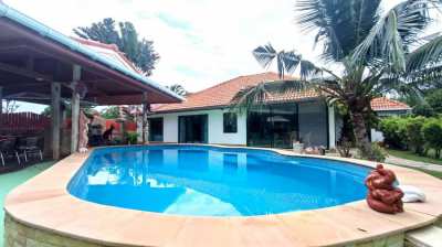 Property for sale with 2 houses & 2 swimming pools close to the beach