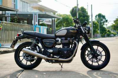 [ For Sale ] Triumph Street twin Gold line 2022 Only 13,xxx km. 