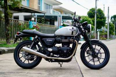 [ For Sale ] Triumph Street twin 2018 Only 8,xxx km. Like a new bike  