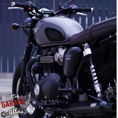 Beautiful 2016 Triumph Bonnevile Black T120 (Matt Graphite)