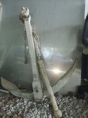 Anchor 10 kg and 22 kg open for offer