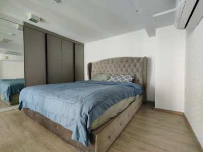 Modern 1-Bedroom Duplex Condo for Rent on the 22nd Floor - 37sqm