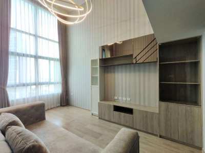 Modern 1-Bedroom Duplex Condo for Rent on the 22nd Floor - 37sqm