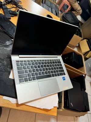 HP ELITEBOOK 830-G8 มีประกันศูนย์ Core i5-1135G7 / RAM 16G/ 256 /13.3