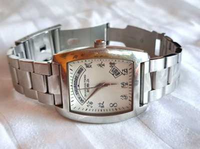 SHANGHAI TANG  Day Date with Chinese Characters Quartz