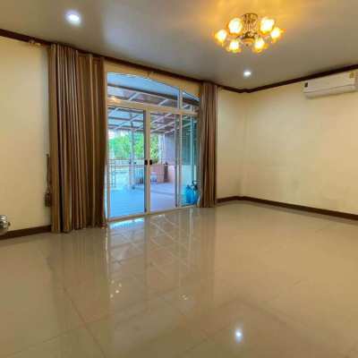 Direct Owner Spacious 3 Bedroom Detached House in Pathum Thani Sale