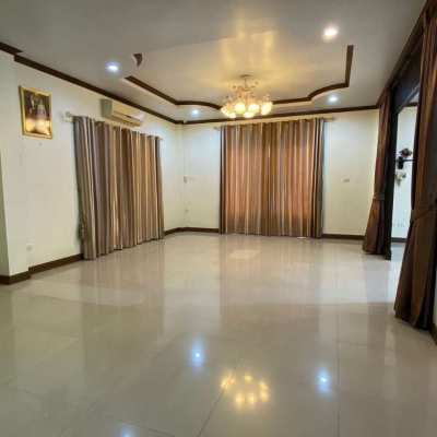 Direct Owner Spacious 3 Bedroom Detached House in Pathum Thani Sale