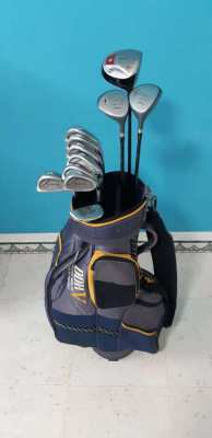 Complete set of golf clubs with bag