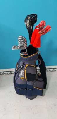 Complete set of golf clubs with bag