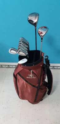 Complete set of golf clubs with bag