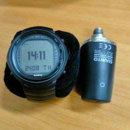 Suunto DX titanium with transmitter.