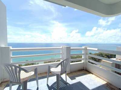 Great ocean views from the 19th floor in New World Condo-1,950,000 THB