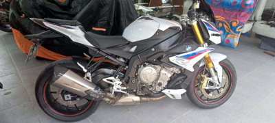 Almost brand new naked BMW S1000R