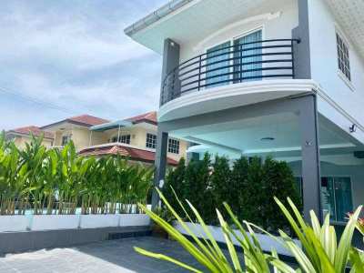 JOMTIEN BEACH  ~ LUXURY POOL VILLA FOR SALE !   