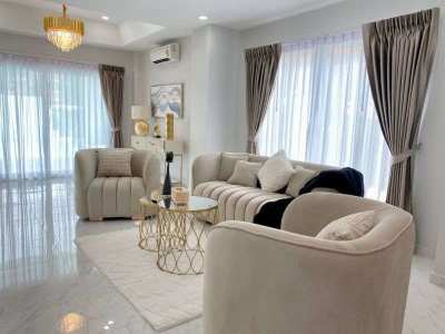 JOMTIEN BEACH  ~ LUXURY POOL VILLA FOR SALE !   