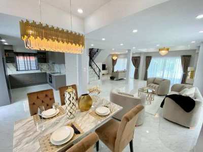 JOMTIEN BEACH  ~ LUXURY POOL VILLA FOR SALE !   