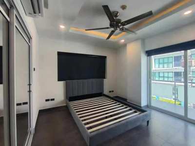 C706 Condo For Sale Tudor Court Phra Tamnak 1BR