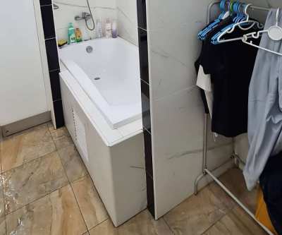 Used Acrylic Bathtub in excellent condition